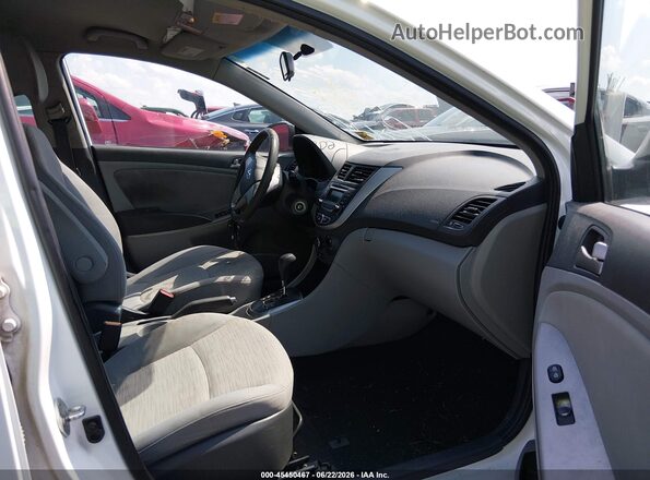 KMHCT4AE8HU326182 2017 HYUNDAI ACCENT White Вид салону спереду