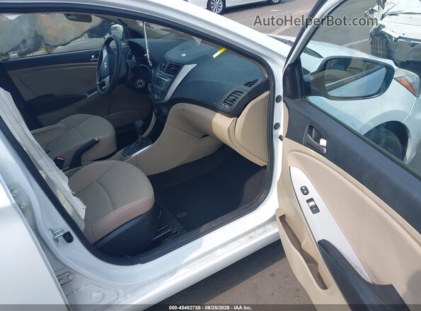 KMHCT4AE9HU271435 2017 HYUNDAI ACCENT White Вид салону спереду