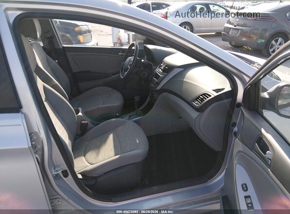 KMHCT4AEXGU117461 2016 HYUNDAI ACCENT Silver Front interior view