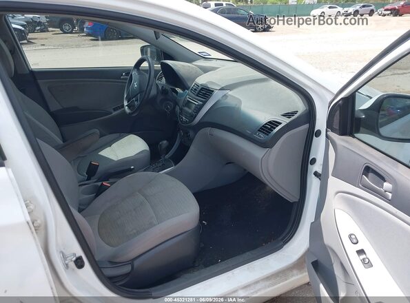 KMHCT5AE2HU324952 2017 HYUNDAI ACCENT White Սալոնի դիմացի տեսք
