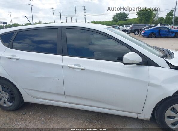 KMHCT5AE2HU324952 2017 HYUNDAI ACCENT White Սալոնի 360 աստիճան տեսք