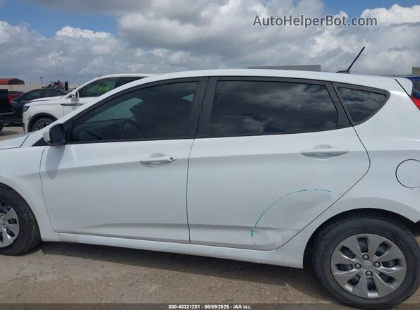 KMHCT5AE2HU324952 2017 HYUNDAI ACCENT White 