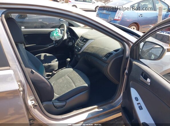 KMHCT5AE3GU244090 2016 HYUNDAI ACCENT Серый Вид салона спереди