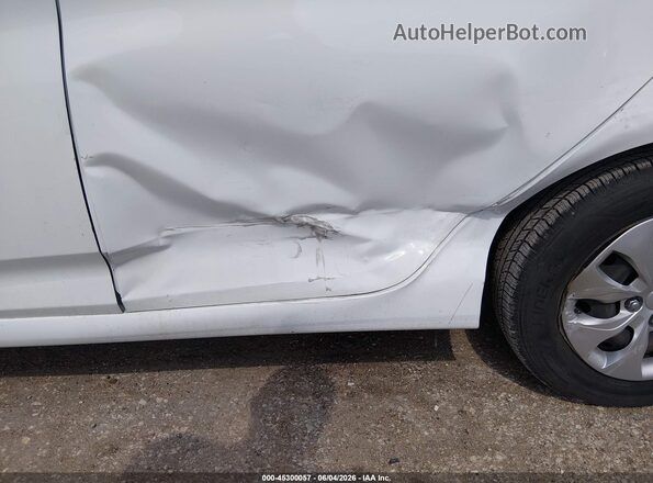 KMHCT5AE3GU285979 2016 HYUNDAI ACCENT White Դիմացի տեսք