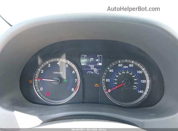 KMHCT5AE3HU351660 2017 HYUNDAI ACCENT Red Widok tylnych siedzeń