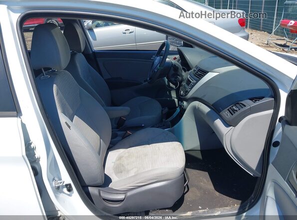 KMHCT5AE5GU262901 2016 HYUNDAI ACCENT White Widok wnętrza z przodu