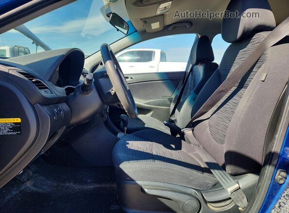 KMHCT5AE5HU325481 2017 HYUNDAI ACCENT Blue Front interior view