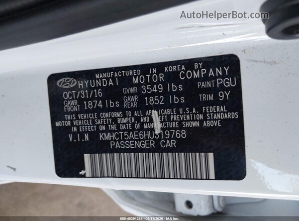 KMHCT5AE6HU319768 2017 HYUNDAI ACCENT Белый Вид подкапотного пространства