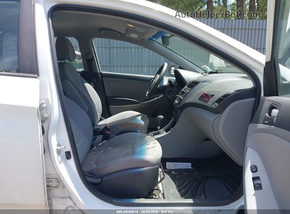 KMHCT5AE7GU287749 2016 HYUNDAI ACCENT Silver 