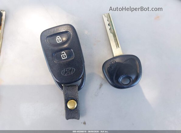KMHCT5AE7GU287749 2016 HYUNDAI ACCENT Silver 
