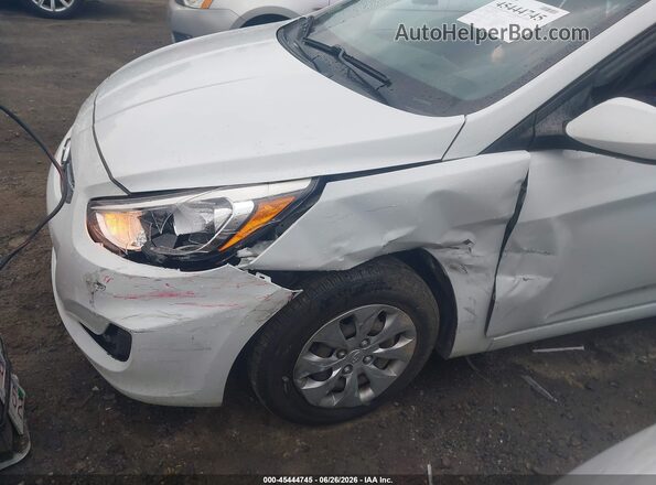 KMHCT5AE7HU365903 2017 HYUNDAI ACCENT Белый Вид спереди