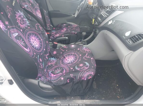 KMHCT5AE7HU365903 2017 HYUNDAI ACCENT Белый Вид салона спереди