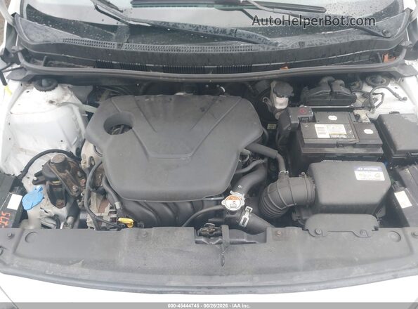 KMHCT5AE7HU365903 2017 HYUNDAI ACCENT Белый Вид сзади