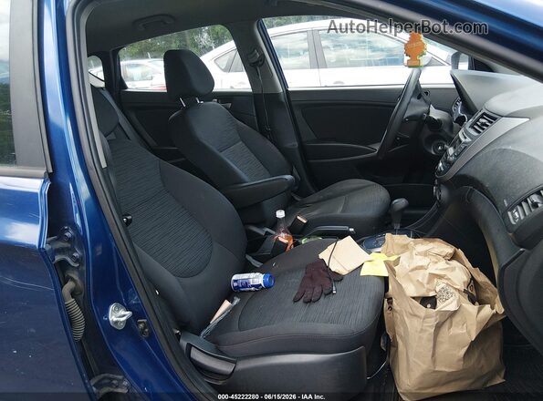KMHCT5AE8HU316404 2017 HYUNDAI ACCENT Blue 