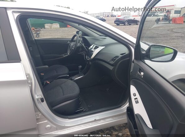KMHCT5AE8HU338354 2017 HYUNDAI ACCENT Silver Vista interior delantera