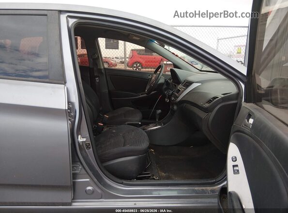 KMHCT5AE9HU301006 2017 HYUNDAI ACCENT Серый Вид салона спереди