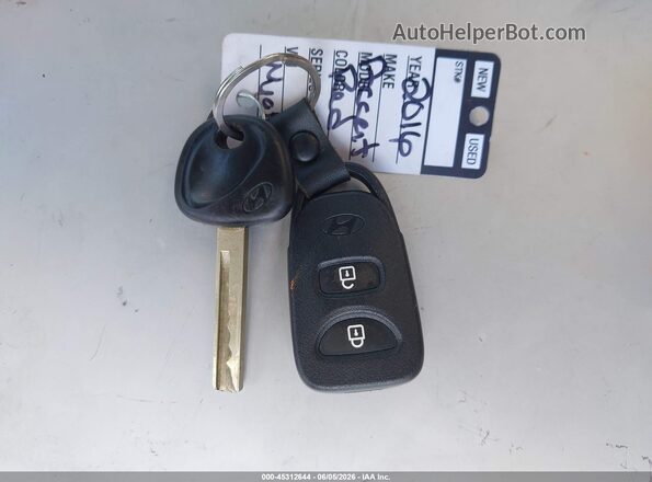 KMHCT5AEXGU295733 2016 HYUNDAI ACCENT Red Widok deski rozdzielczej