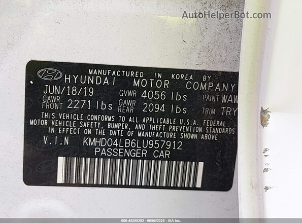 KMHD04LB6LU957912 2020 HYUNDAI ELANTRA White Engine compartment view