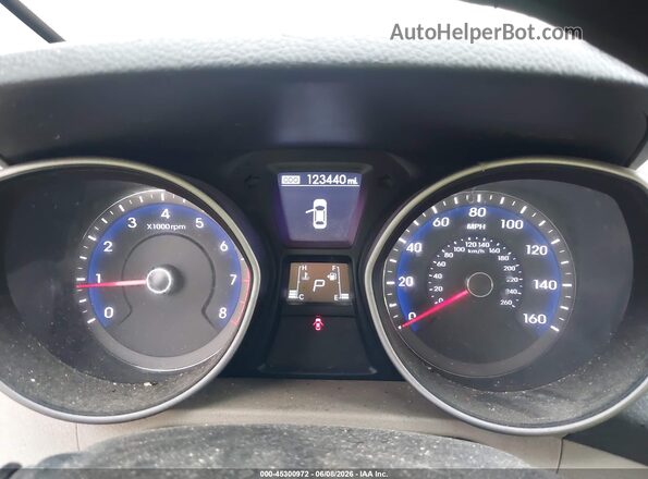KMHD35LH2HU363813 2017 HYUNDAI ELANTRA GT Black Widok tylnych siedzeń