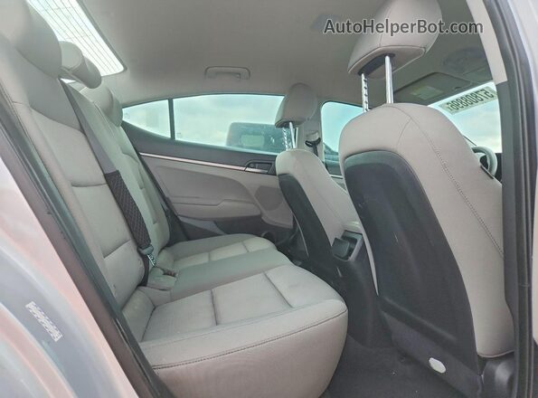 KMHD74LF1HU402002 2017 HYUNDAI ELANTRA Silver Widok tylnych siedzeń