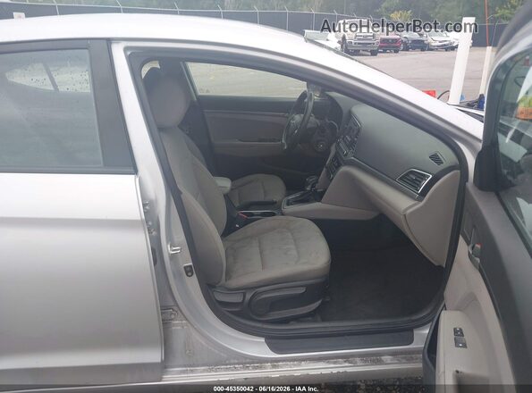 KMHD74LF1HU424792 2017 HYUNDAI ELANTRA Silver წინა სალონის ხედი