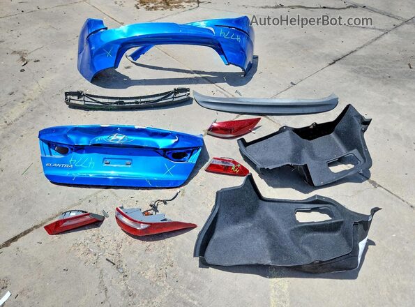 KMHD74LF2HU408410 2017 HYUNDAI ELANTRA Blue ძრავის განყოფილების ხედი