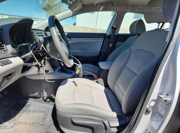 KMHD74LF7HU083656 2017 HYUNDAI ELANTRA Silver Widok wnętrza z przodu