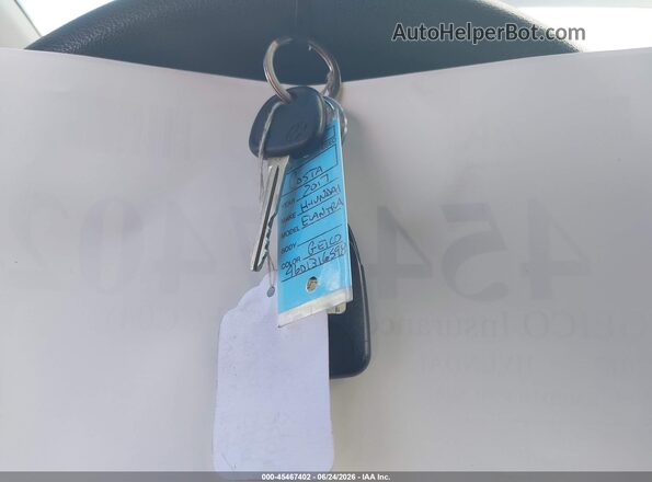 KMHD74LF7HU369104 2017 HYUNDAI ELANTRA Silver Widok deski rozdzielczej