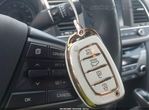 KMHD84LF0HU327063 2017 HYUNDAI ELANTRA Blue Вид панелі приладів