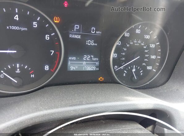KMHD84LF3HU142523 2017 HYUNDAI ELANTRA Red Հետևի նստատեղերի տեսք
