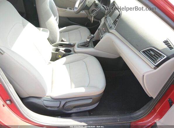 KMHD84LF3JU475021 2018 HYUNDAI ELANTRA Red Widok wnętrza z przodu