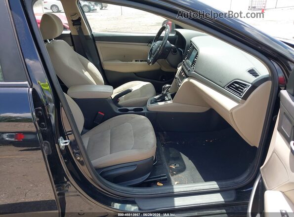 KMHD84LF5HU248116 2017 HYUNDAI ELANTRA Black Вид салону спереду