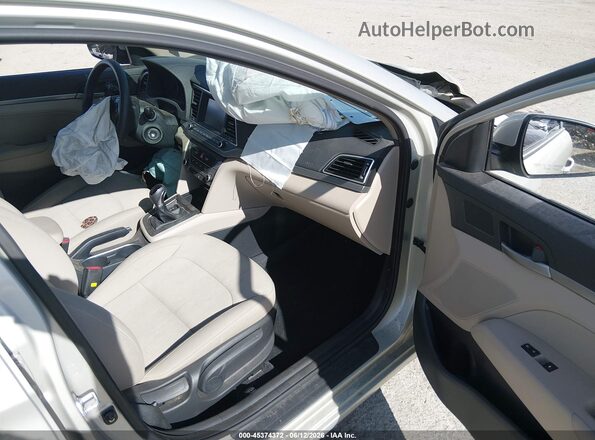 KMHD84LF5HU378218 2017 HYUNDAI ELANTRA Золотой Вид салона спереди