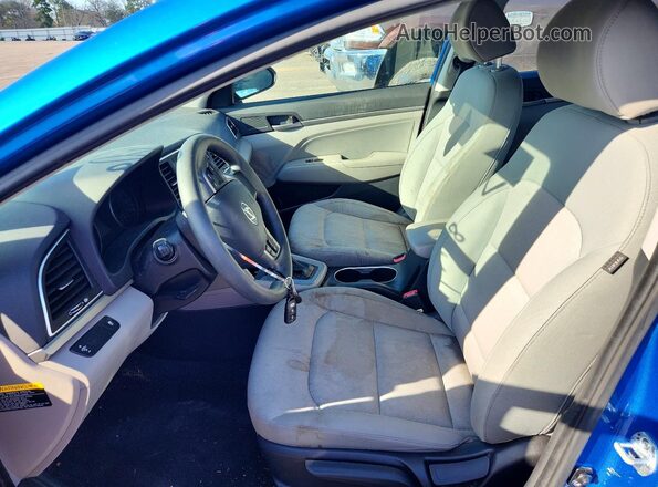 KMHD84LF7HU143030 2017 HYUNDAI ELANTRA Blue წინა სალონის ხედი