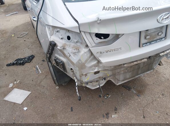 KMHD84LF7HU182880 2017 HYUNDAI ELANTRA Silver Front view