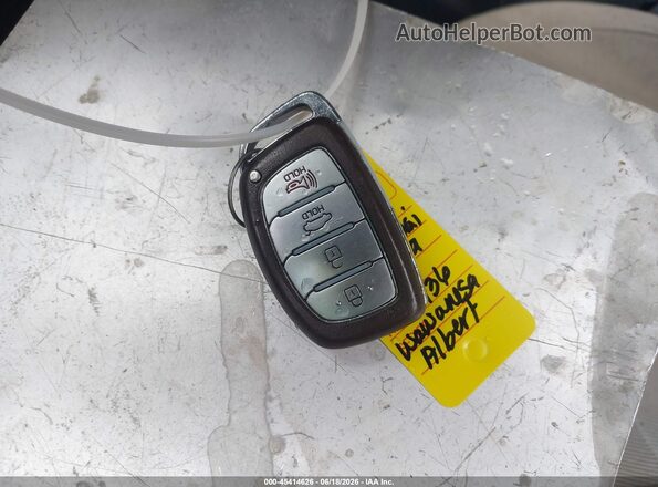 KMHD84LF7HU225436 2017 HYUNDAI ELANTRA Красный Вид панели приборов