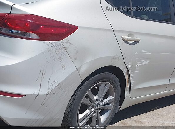 KMHD84LF7HU397899 2017 HYUNDAI ELANTRA Champagne Вид спереди
