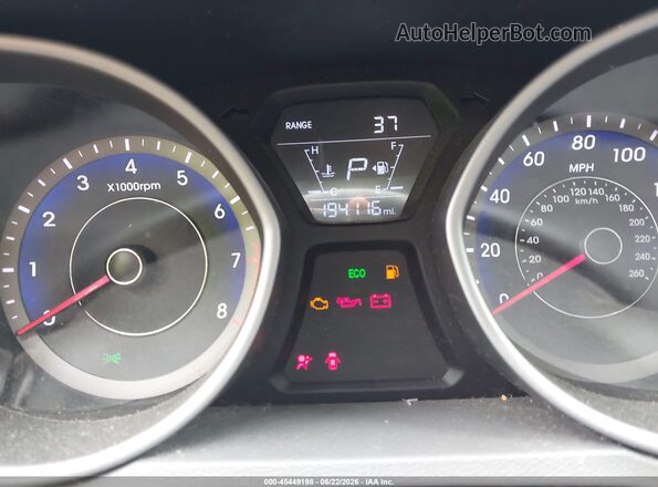 KMHDH4AE4GU606959 2016 HYUNDAI ELANTRA Red Widok tylnych siedzeń