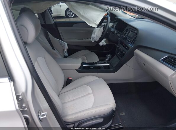 KMHE24L15GA039159 2016 HYUNDAI SONATA HYBRID Silver Вид салону спереду