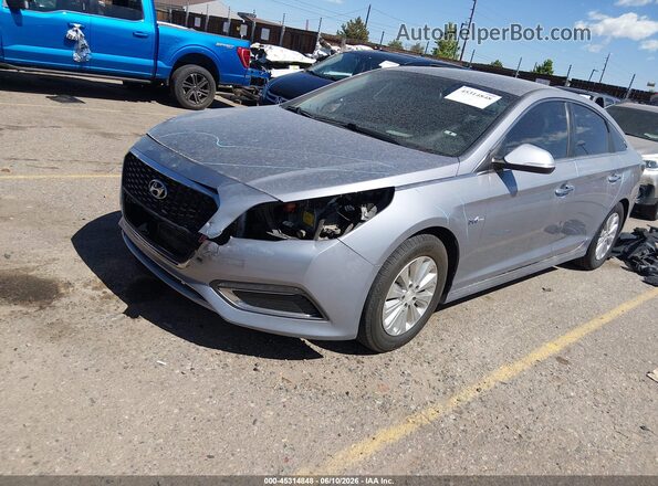 KMHE24L17HA046700 2017 HYUNDAI SONATA HYBRID Silver Vista tres cuartos delantera izquierda