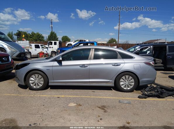 KMHE24L17HA046700 2017 HYUNDAI SONATA HYBRID Silver 