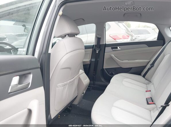 KMHE24L34JA083369 2018 HYUNDAI SONATA HYBRID Silver 