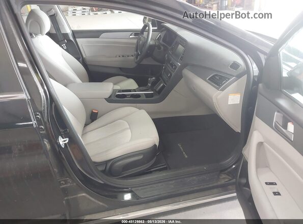 KMHE24L39HA066559 2017 HYUNDAI SONATA HYBRID Черный Вид салона спереди