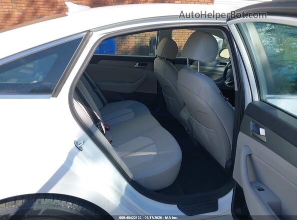 KMHE24L39JA083741 2018 HYUNDAI SONATA HYBRID White VIN կոդի պիտակի տեսք