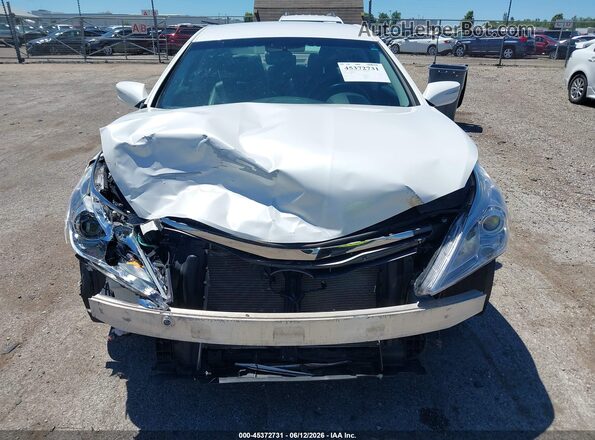 KMHFG4JG8GA529639 2016 HYUNDAI AZERA White Rear interior view
