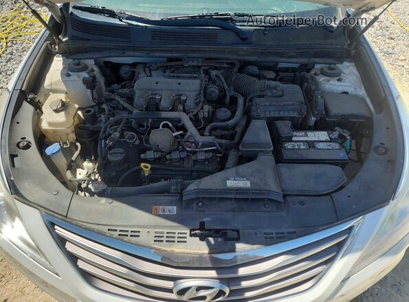 KMHFH4JG4HA588315 2017 HYUNDAI AZERA White უკანა სალონის ხედი
