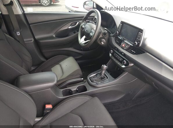 KMHH35LE2JU022201 2018 HYUNDAI ELANTRA GT White Вид салону спереду