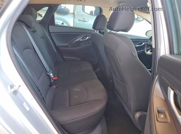 KMHH35LE2JU024112 2018 HYUNDAI ELANTRA Silver Widok tylnych siedzeń