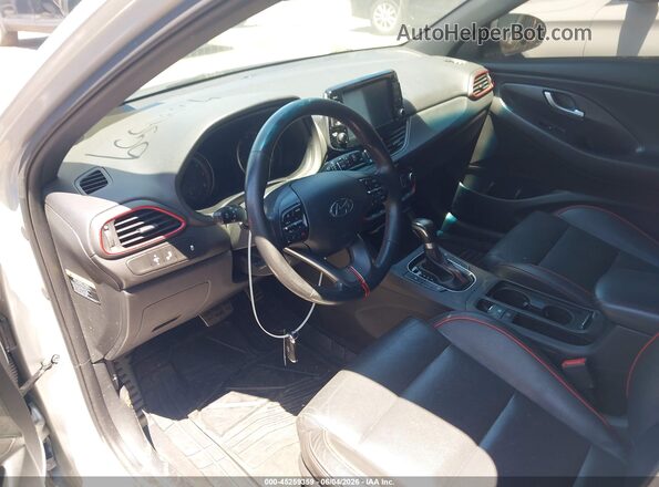KMHH55LC0JU036686 2018 HYUNDAI ELANTRA GT Silver Vista interior delantera