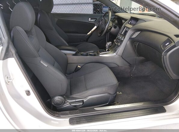 KMHHT6KJ4GU135533 2016 HYUNDAI GENESIS Silver Սալոնի դիմացի տեսք
